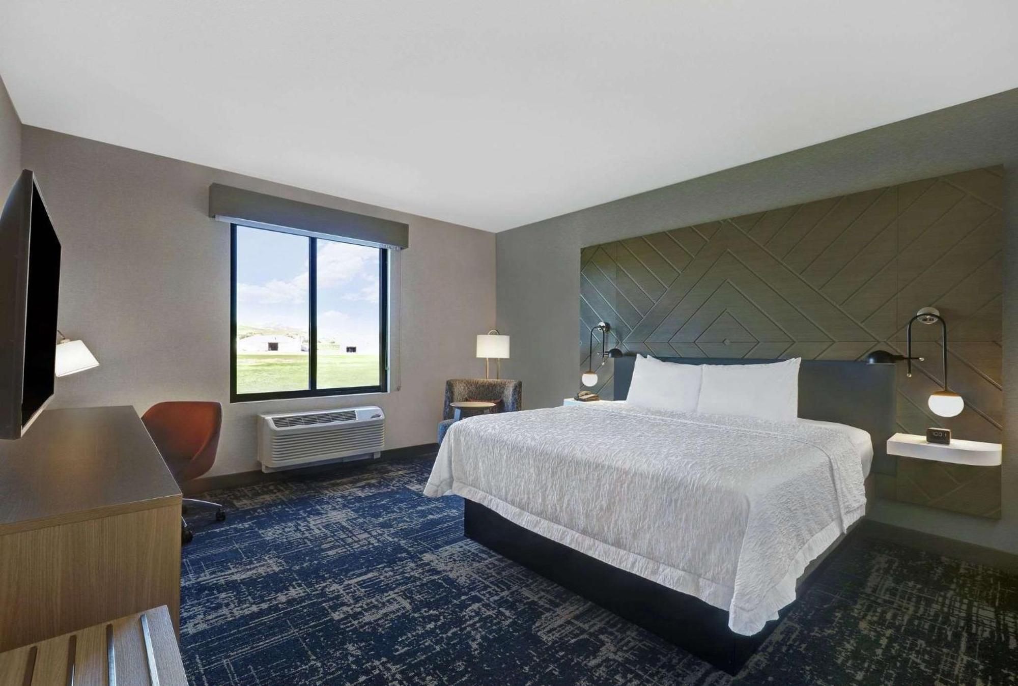 Hampton Patterson, Ca Hotel